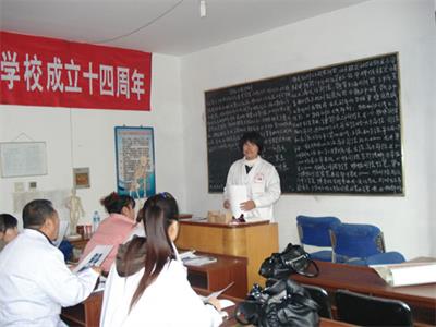 学习按摩推荐去哪所学校？   